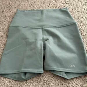 ALO Yoga Women's Sage Bike Shorts